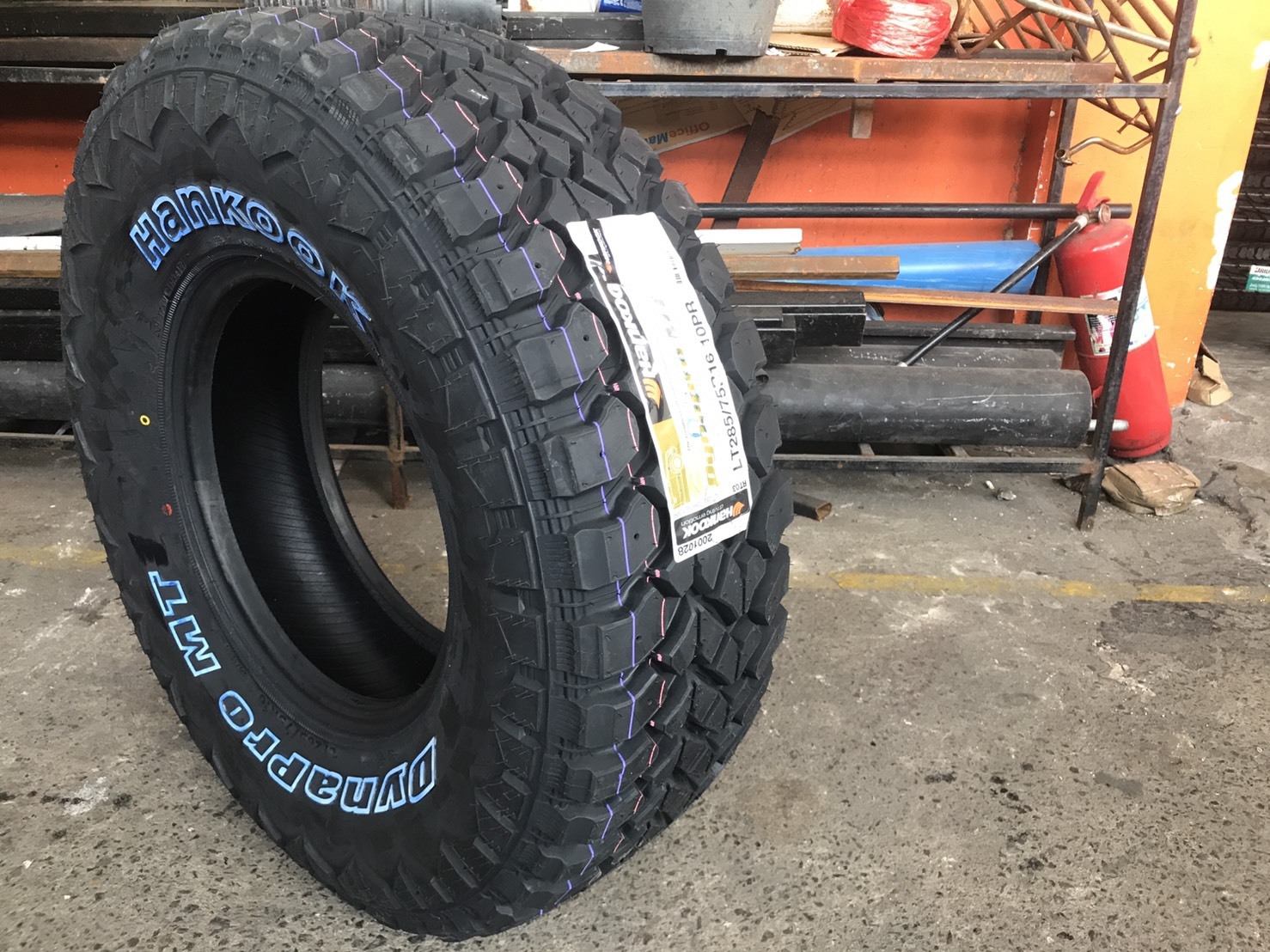 ยางเข้ามาใหม่ HANKOOK MT 285/75-16 เส้น 5800 บาท ปกติ 7500