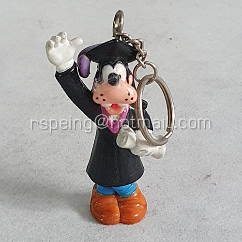 พวงกุญแจพลาสติก Goofy รับปริญญา