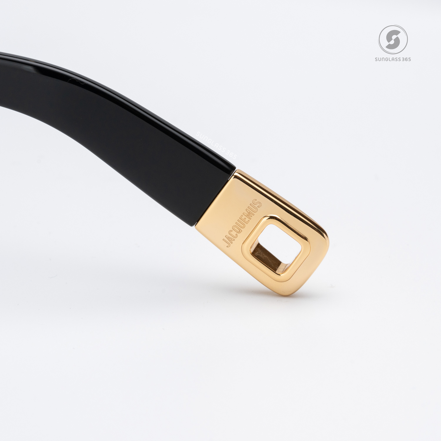 แว่นกันแดด JACQUEMUS BAMBINO JAC42 C1