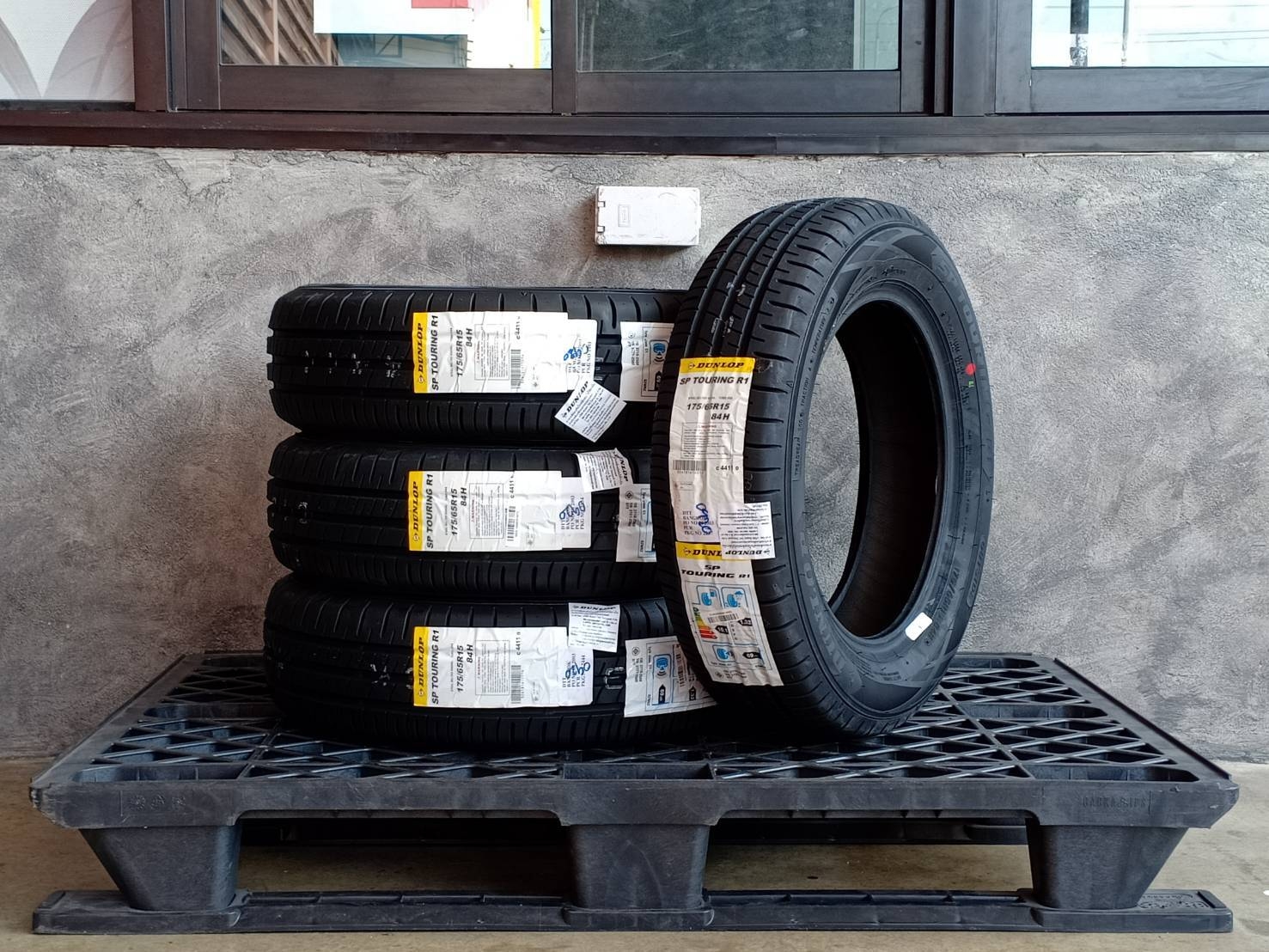 DUNLOP 175/65R15 SP TOURING R1 84H MADE IN INDONESIA