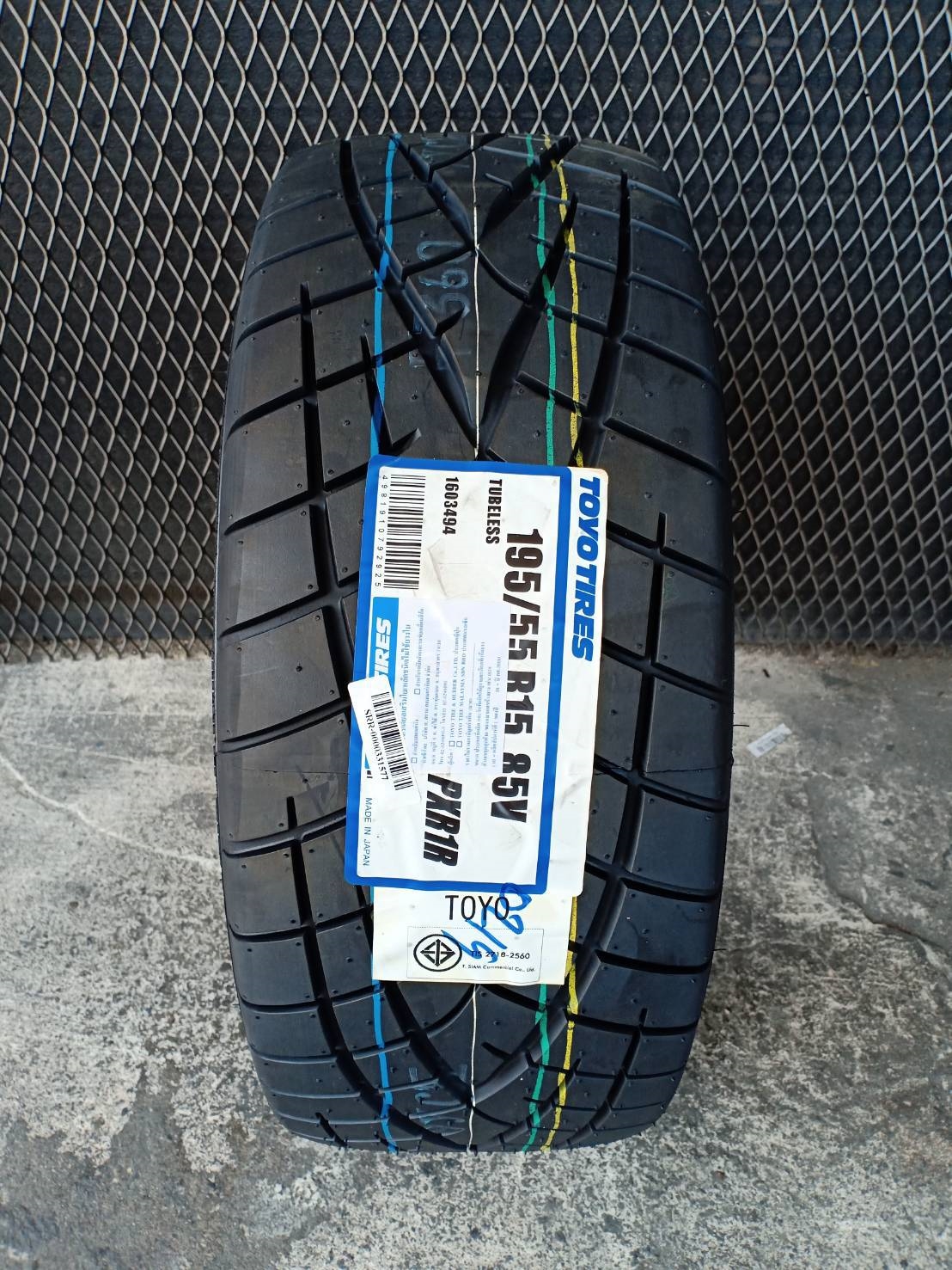 TOYO R1R 195/55-15 ยางใหม่ปี19 ราคาพิเศษ