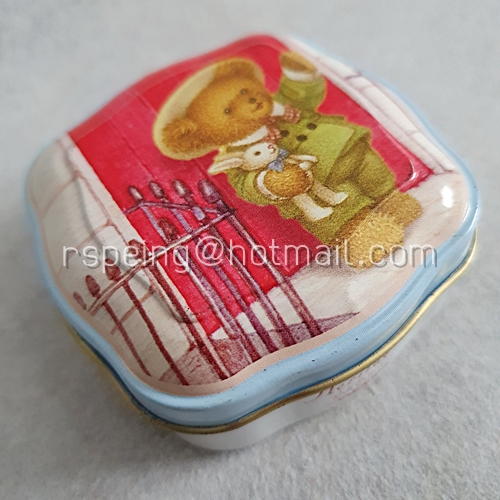 กล่องขนมคุ้กกี้ Royal Heritage Gift Collection ลายหมีอุ้มตุ๊กตากระต่าย