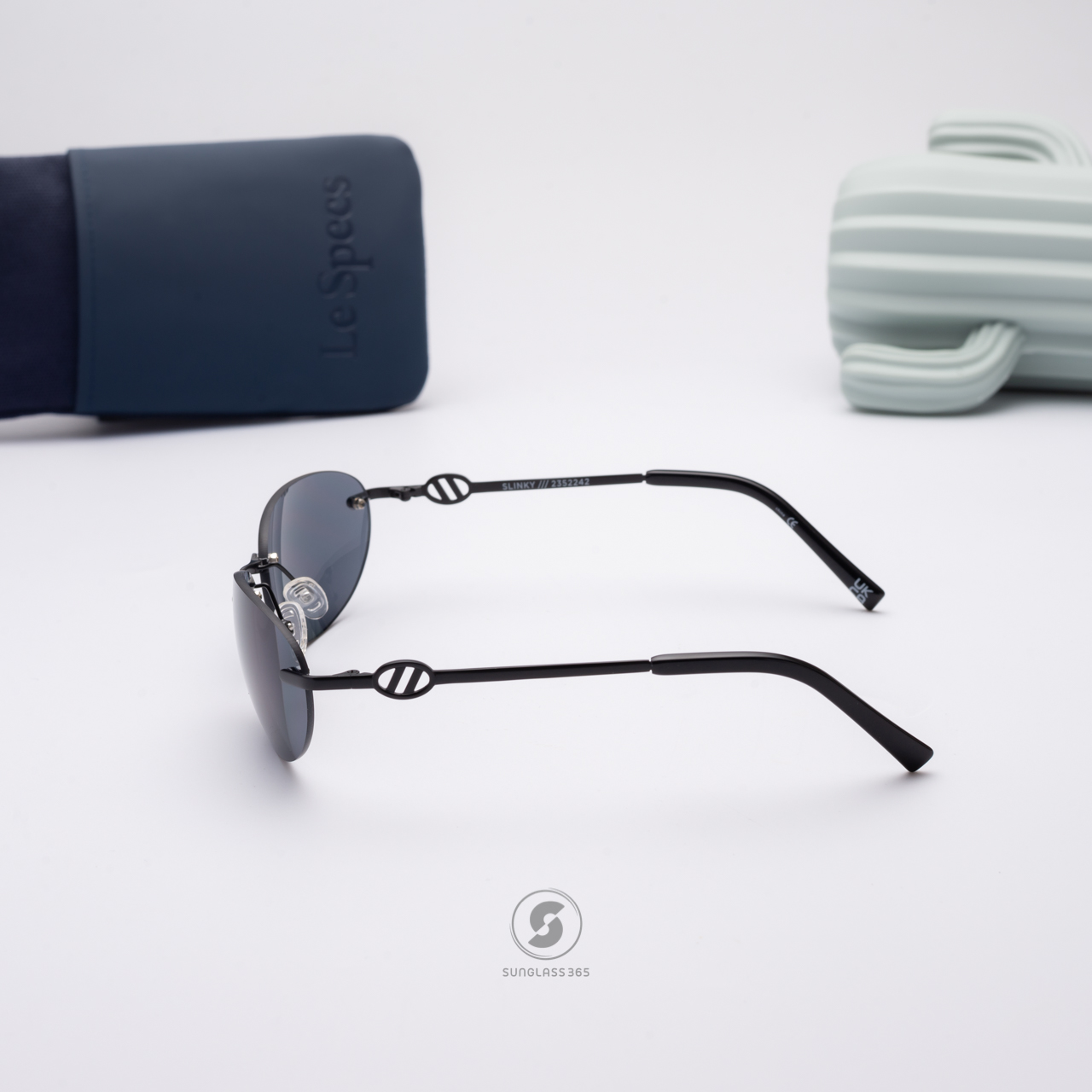 แว่นกันแดด Le Specs LSP2352422 Slinky Matte Black