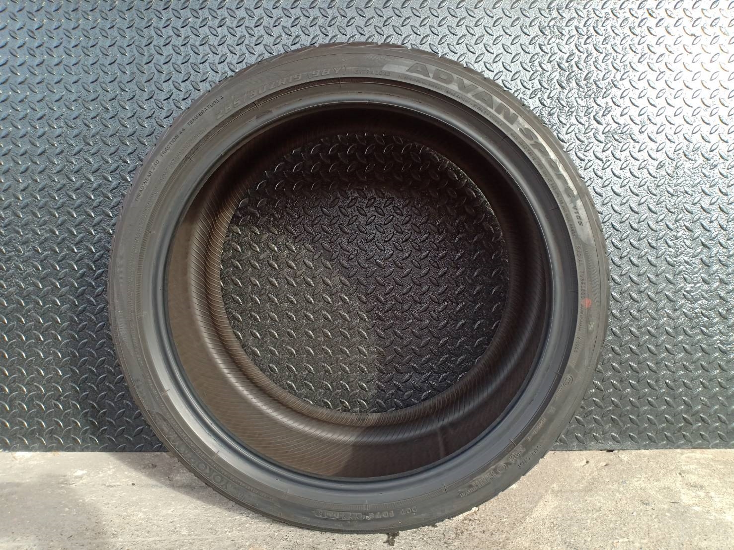 ยางปี18 YOKOHAMA V105 285/30-19 ลดราคาพิเศษ ยางญี่ปุ่น