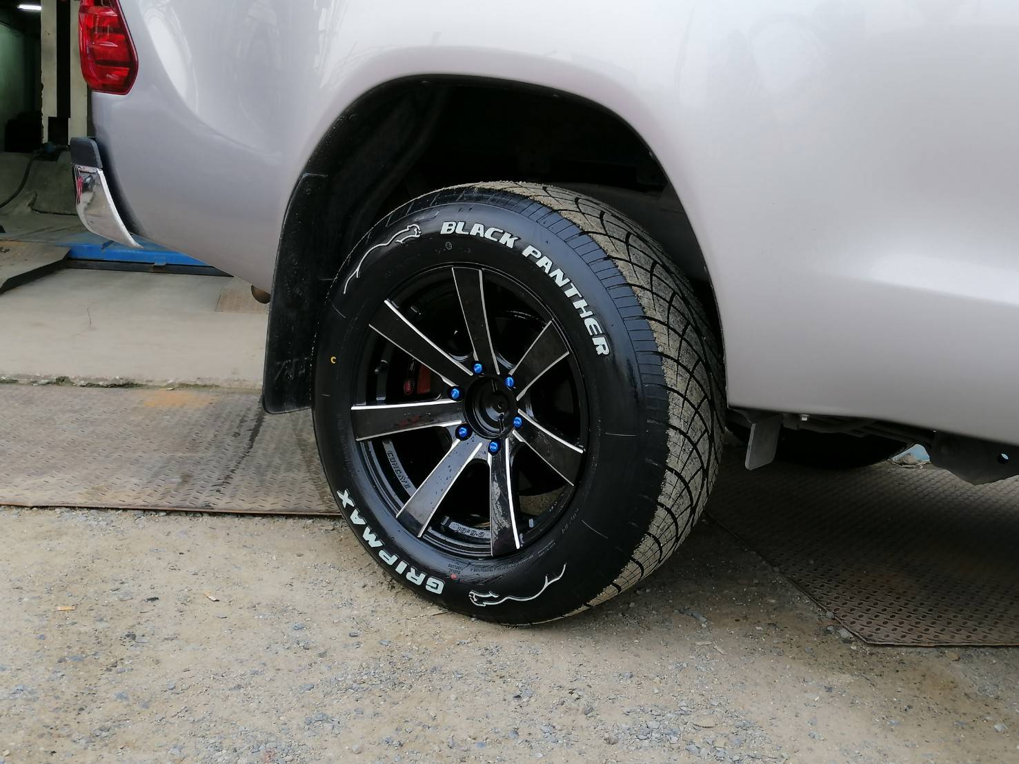 ล้อ RTV ขอบ18 พร้อมยาง ใส่ REVO ราคาพิเศษ