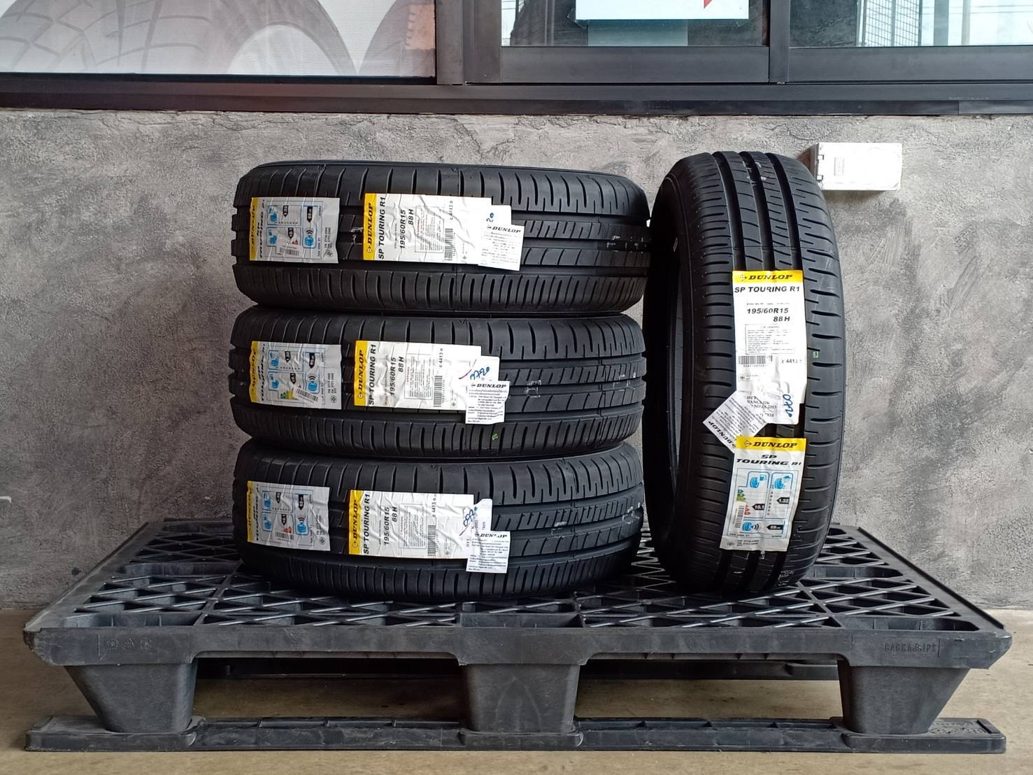 DUNLOP 195/65R15 SP TOURING R1 91H MADE IN INDONESIA