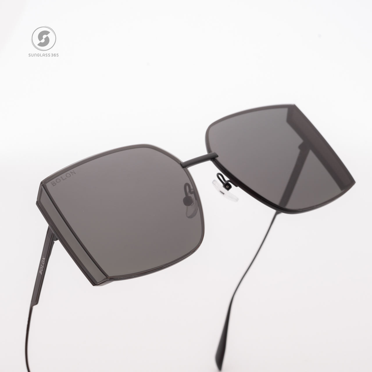 แว่นกันแดด BOLON BL7189 รุ่น Queens A10 Matte Black