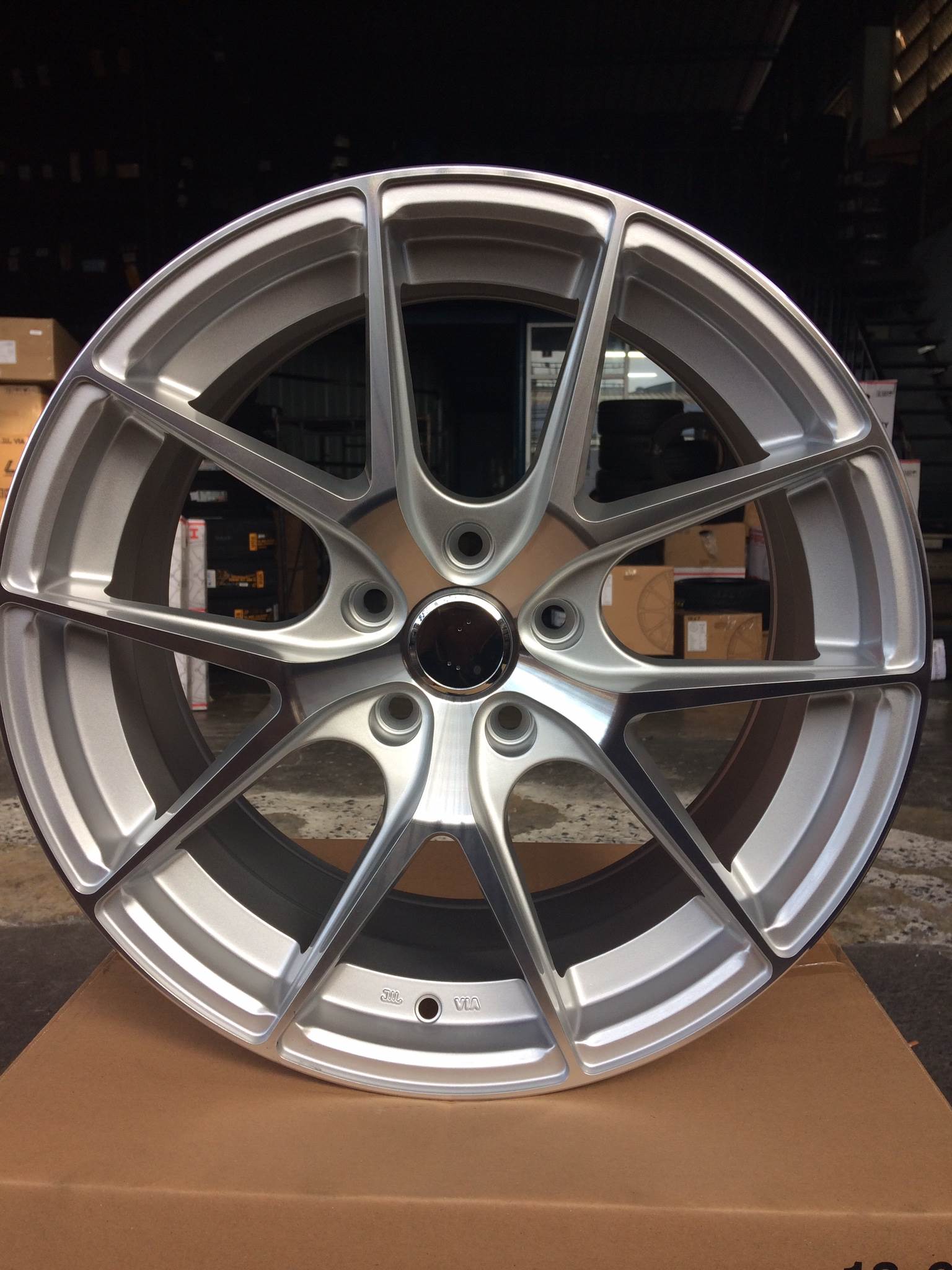 Model:HRE SSW 308 Size:18x8.0-9.0 inch Offset:+35 +38 pcd:5x114.3 Center Bore:73.1 mm Color:FP/SS