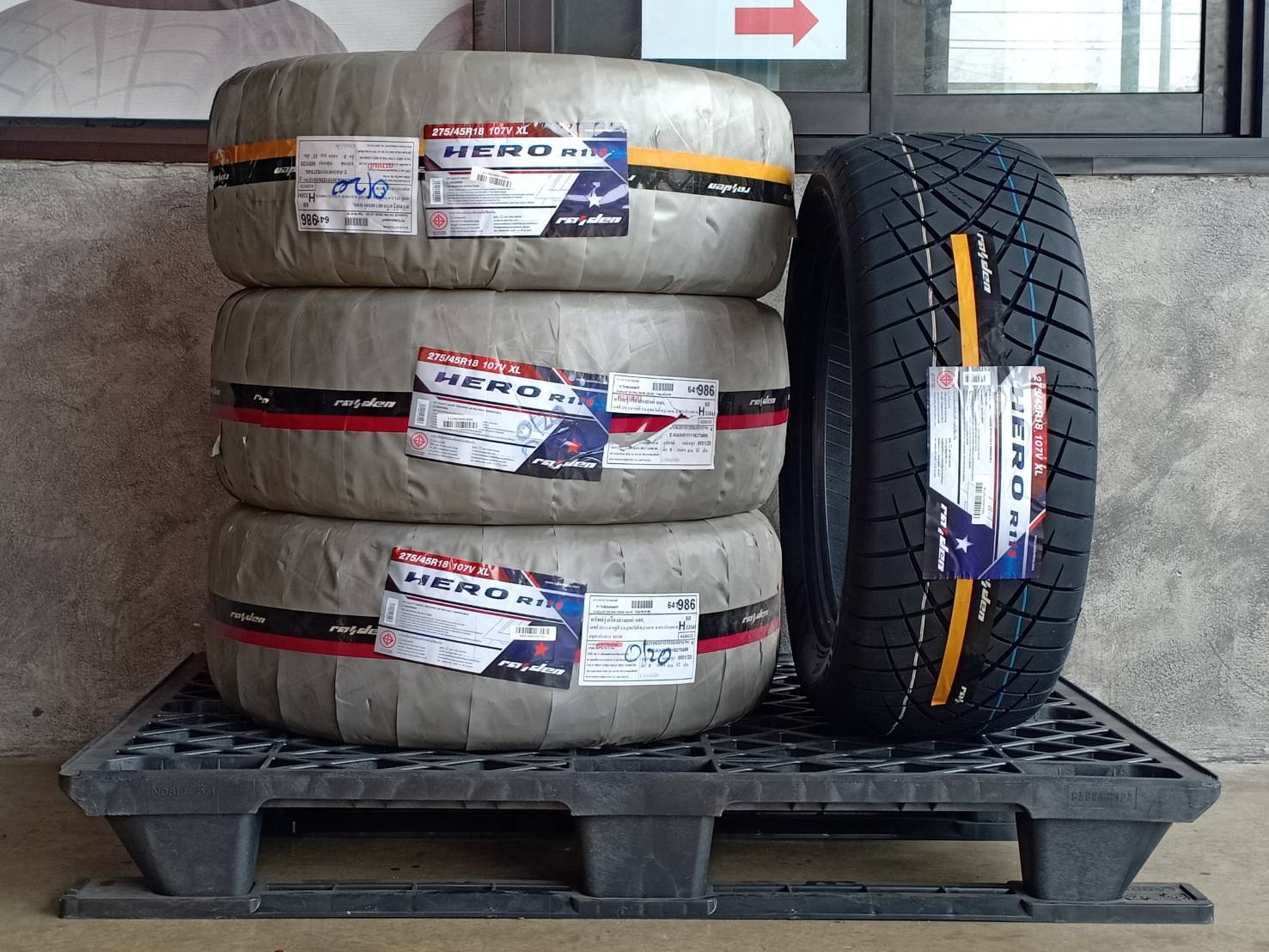 RAIDEN 275/45R18 HERO R111 (ตัวหนังสือขาว) MADE IN CHINA