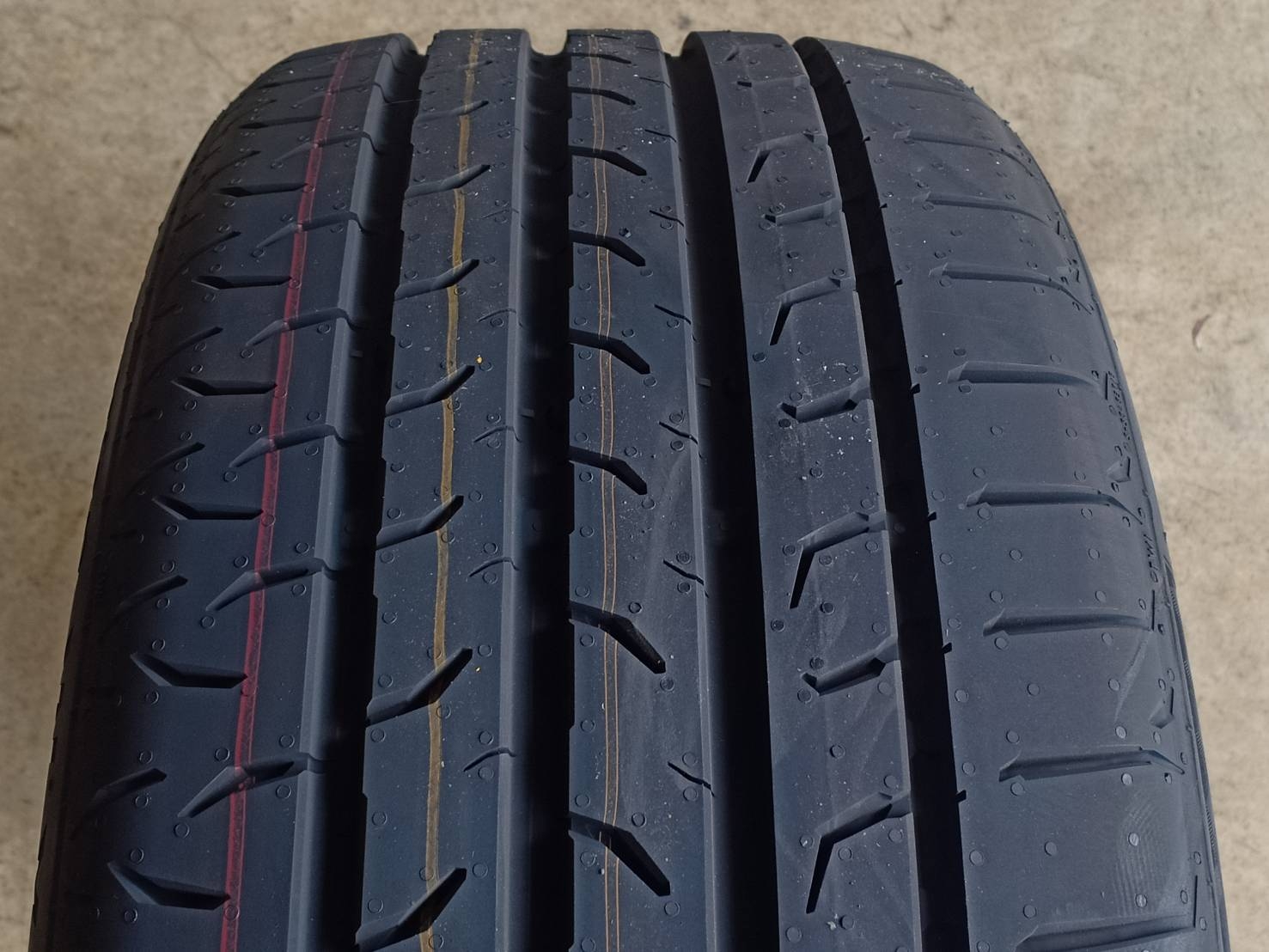 CONTINENTAL 225/40R19 CONTACT MC6 93W XL MADE IN CHINA