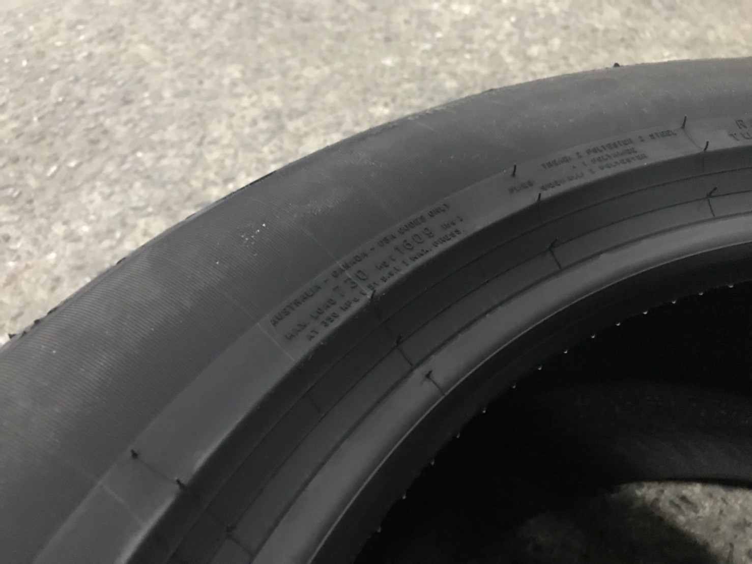 PIRELLI P1 225/55-17 เส้น 3250 ปกติ 5000 บาท