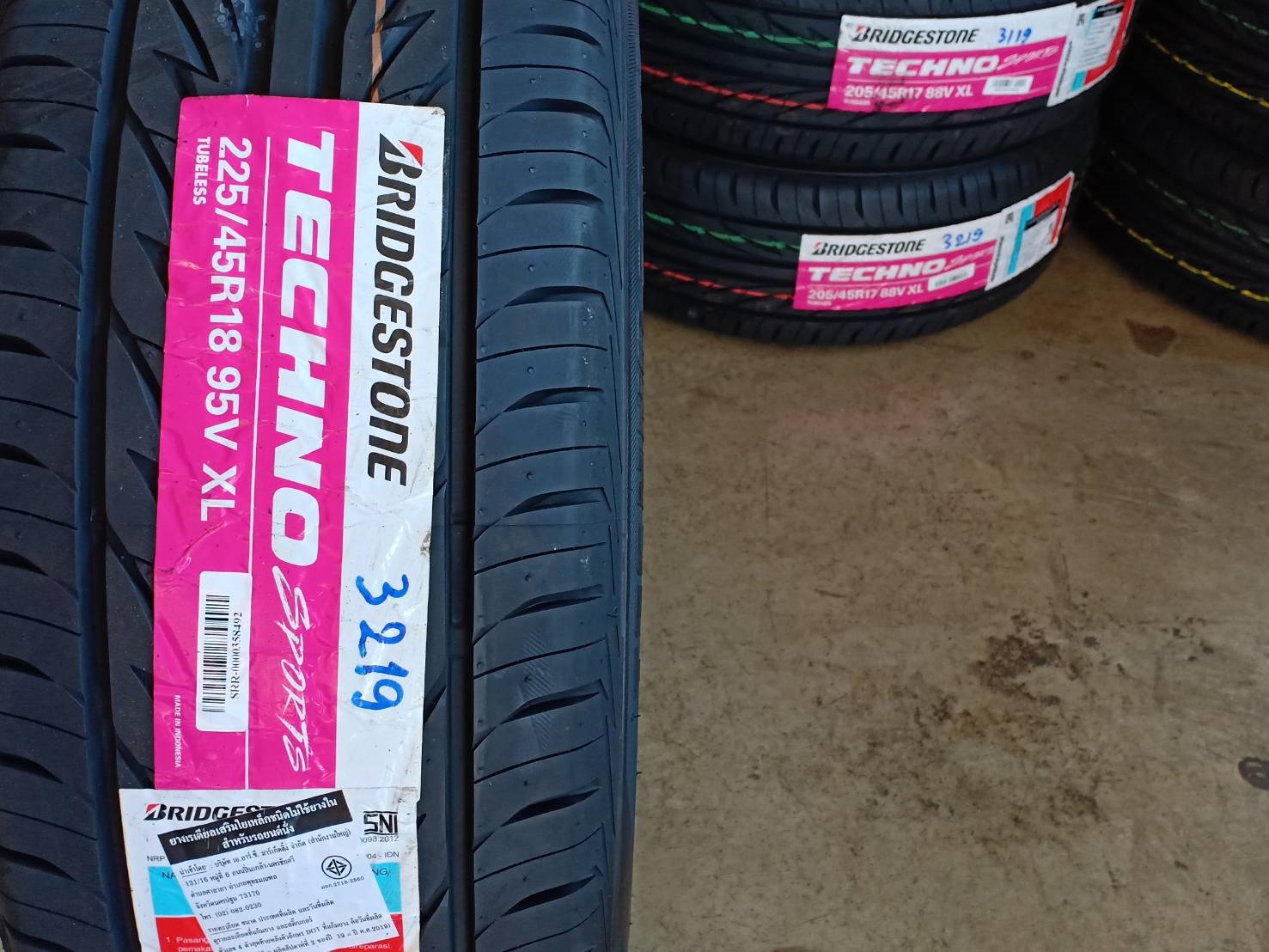 BRIDGESTONE TECHNO SPORTS 225/45-18 ปี19 ลดราคาพิเศษ