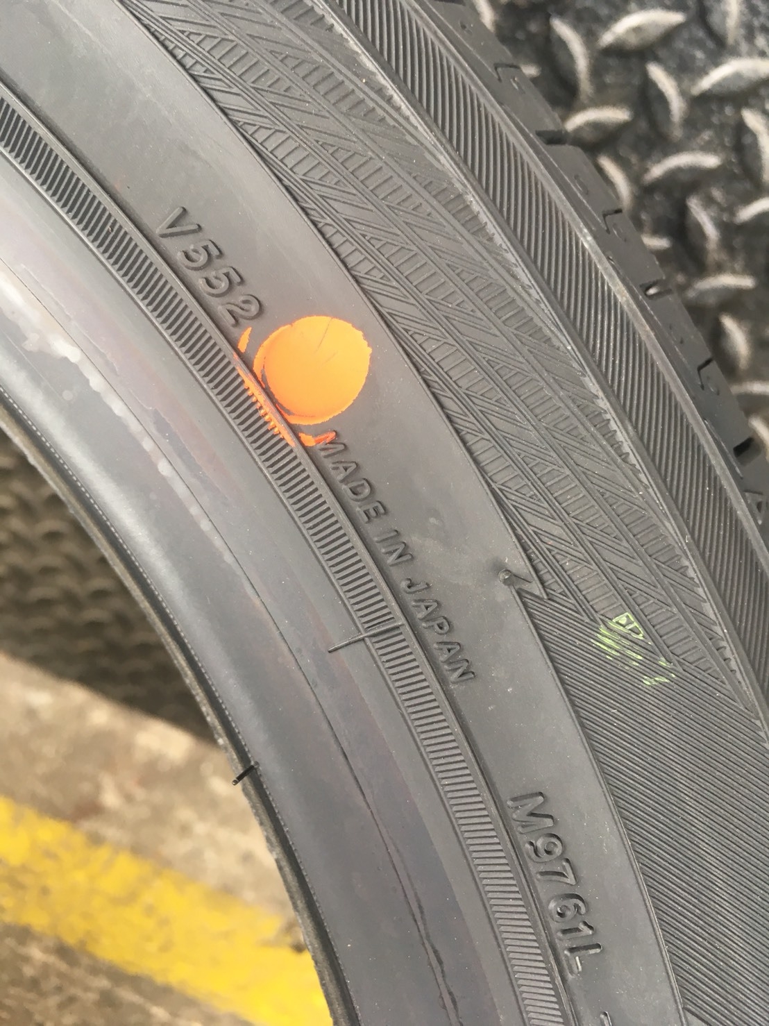 YOKOHAMA ADVAN DB V552 245-40-18 ราคาพิเศษ ปี18