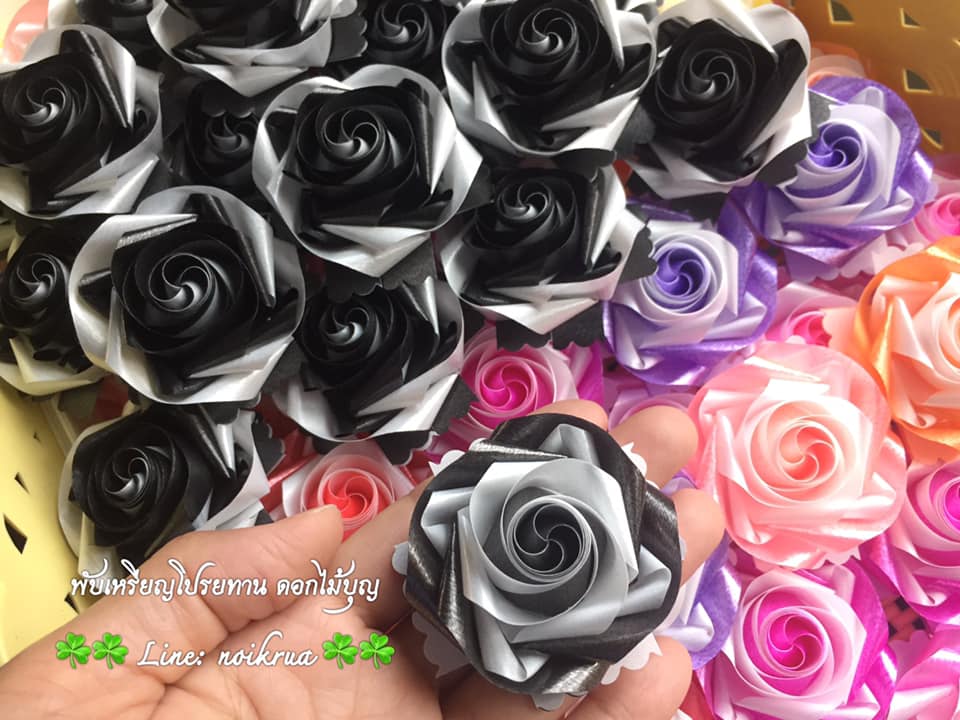 ดอกฟรีเซียสลับสีขาวดำ เหรียญโปรยทาน