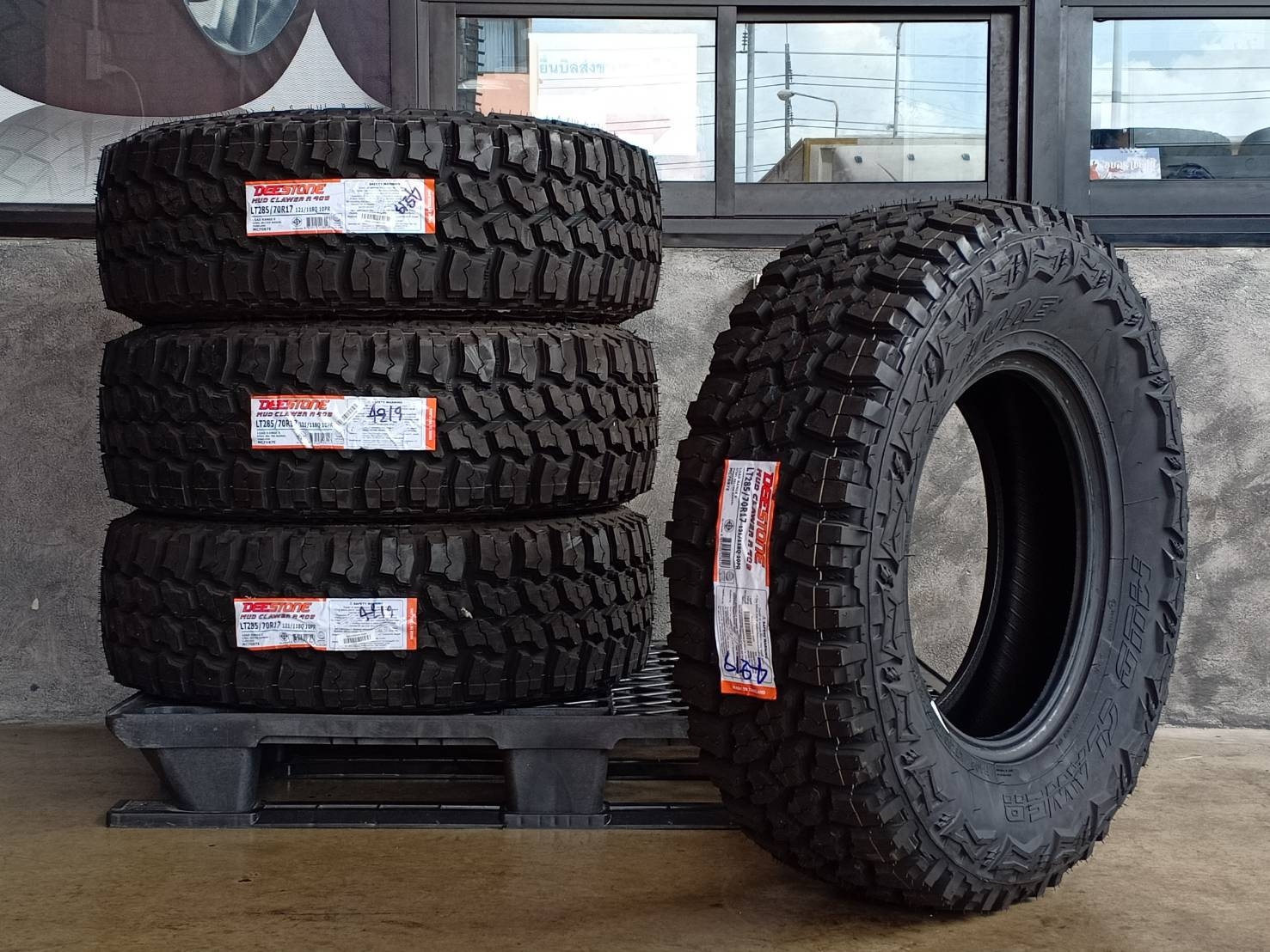 DEESTONE 285/70R17 MUD CLAWER R408 121/118Q 10PR MADE IN THAILAND
