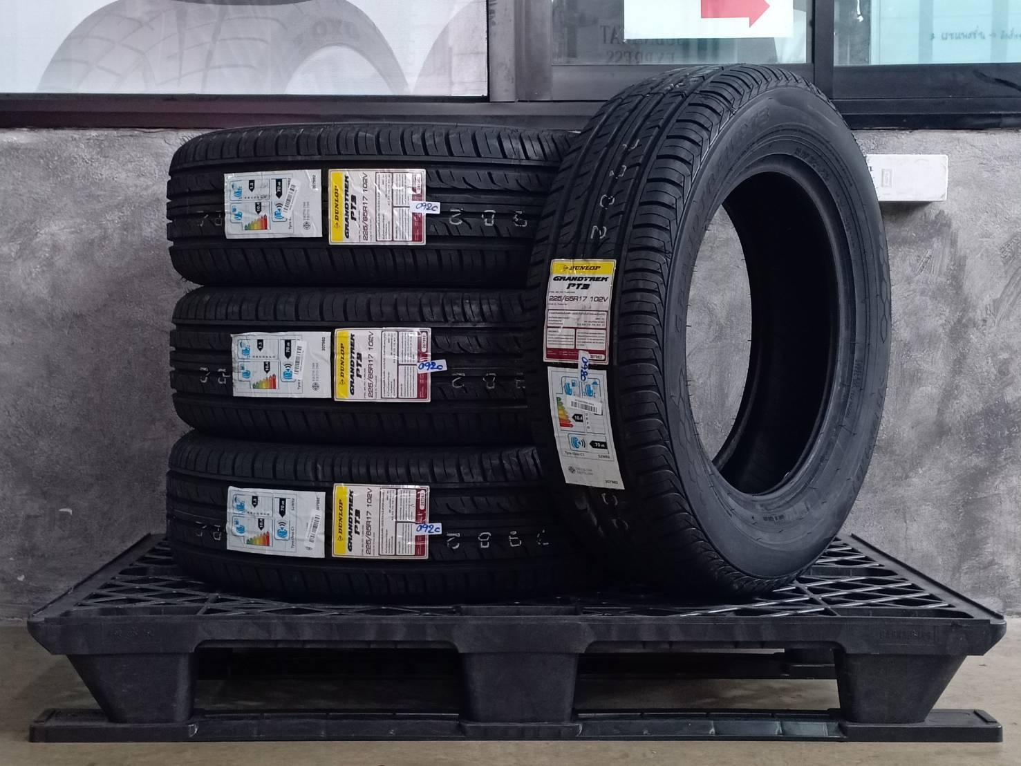 DUNLOP 225/65R17 GRANDTREK PT3 102V MADE IN THAILAND