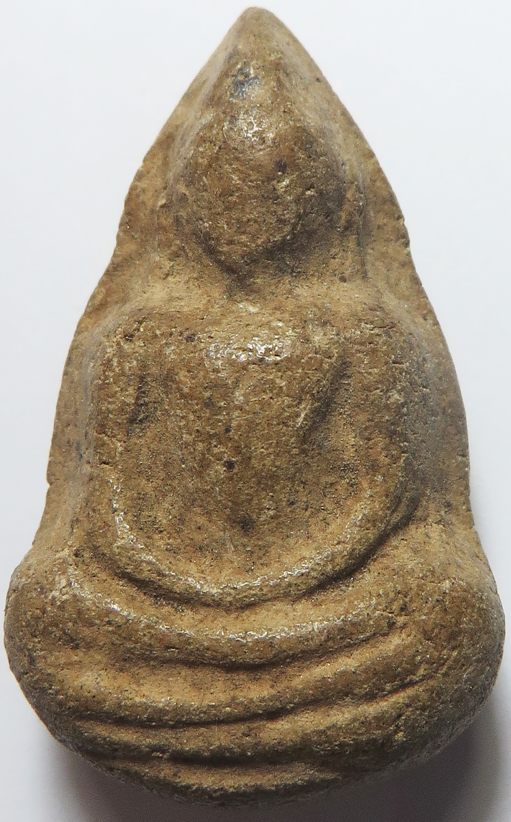 1355 พระร่วงนั่ง ลงกรุ หลังยันต์ เนื้อดินเผา (ส่งฟรี ทั่วประเทศ)