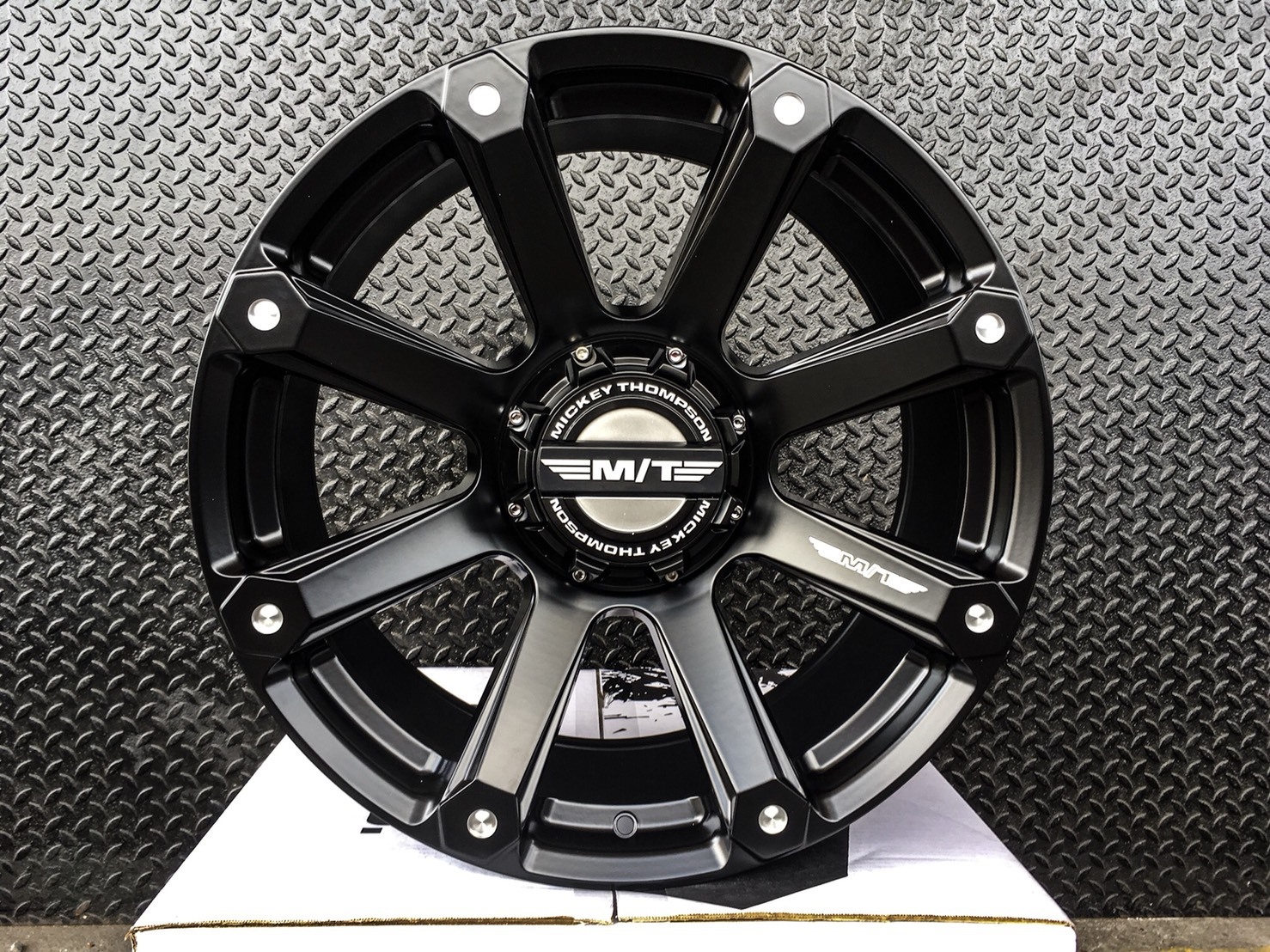 ล้อแท้ MICKEY THOMPSON ROUSH ขอบ20