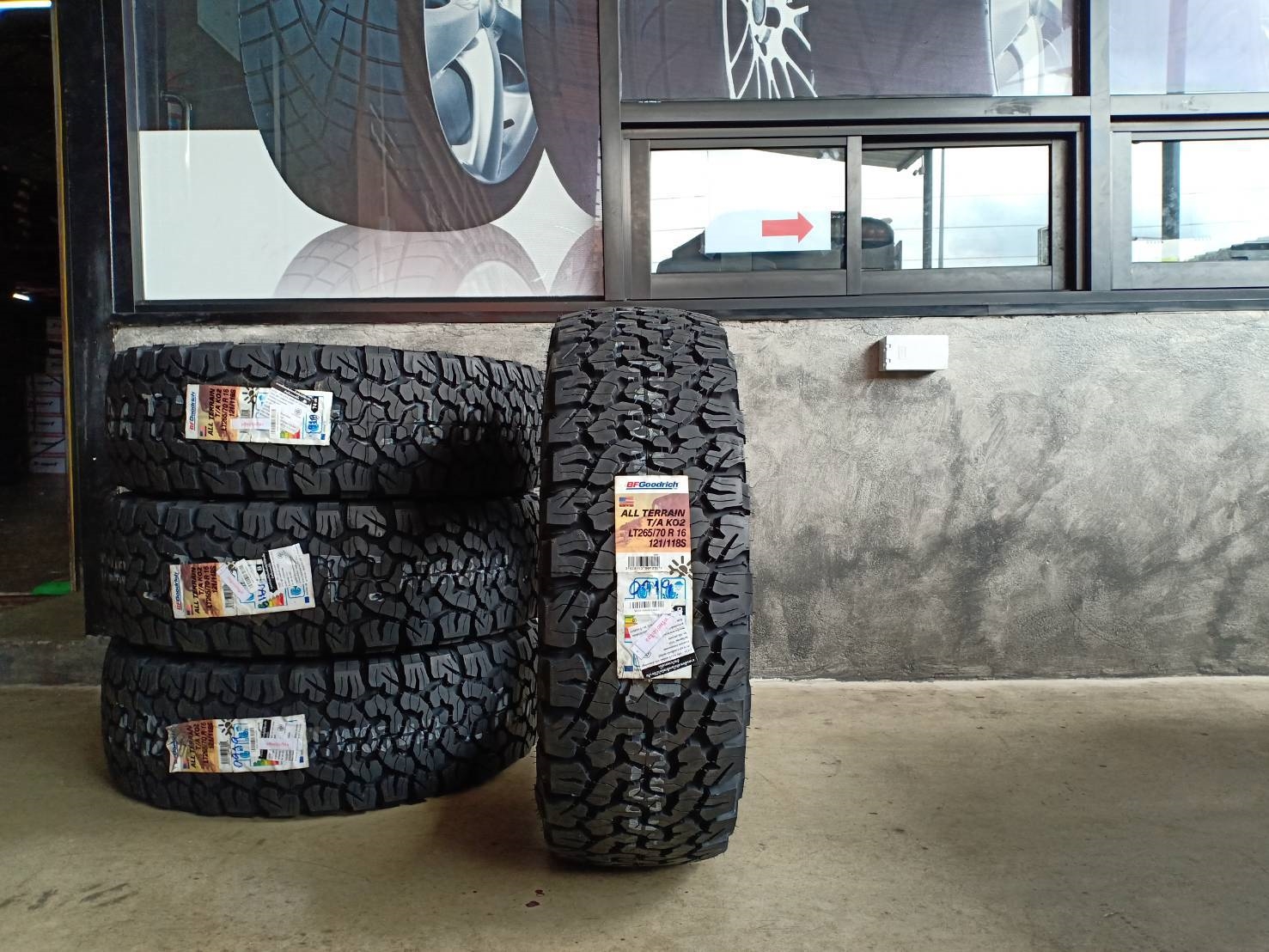 BF GOODRICH KO2 265/70-16 ปี19 USA