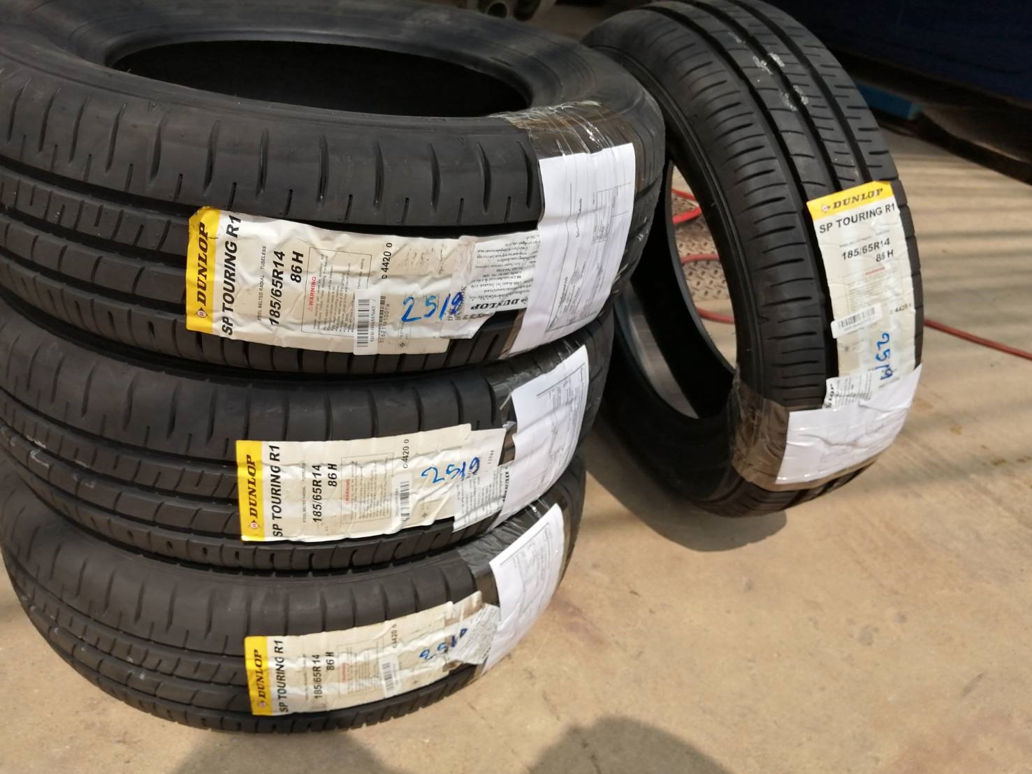 DUNLOP R1 175/65-14 ปี19 ราคาพิเศษ