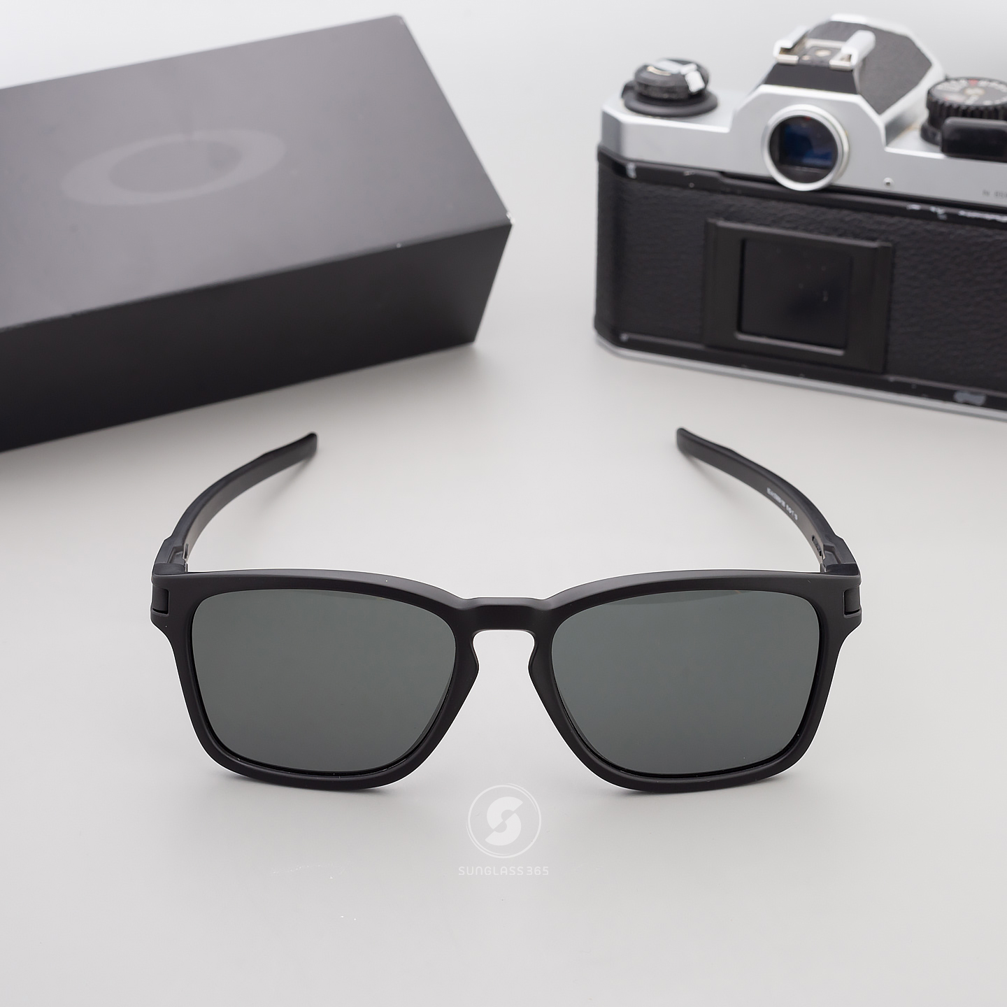 Oakley OO9358-13 MATTE BLACK Prizm Grey