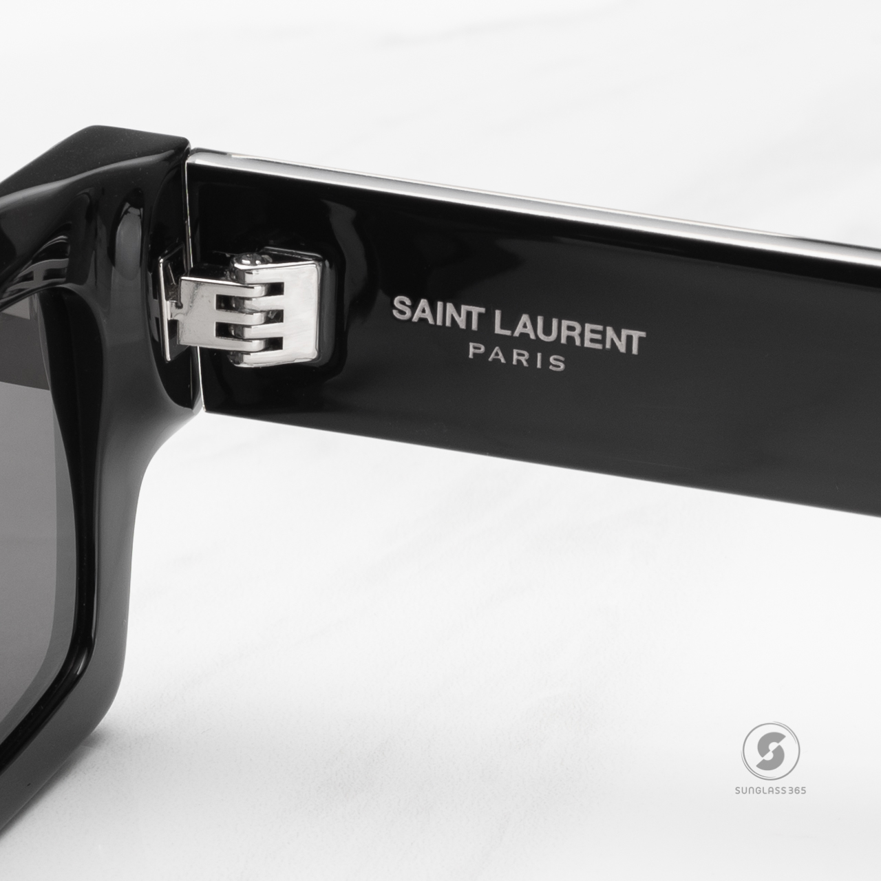 แว่นกันแดด YVES SAINT LAURENT SL572 001