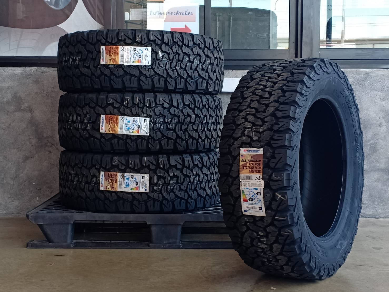 BF-GOODRICH 275/55R20 ALL TERRAIN T/A KO2 115/112S 8PR (ตัวหนังสือดำ) MADE IN U.S.A.