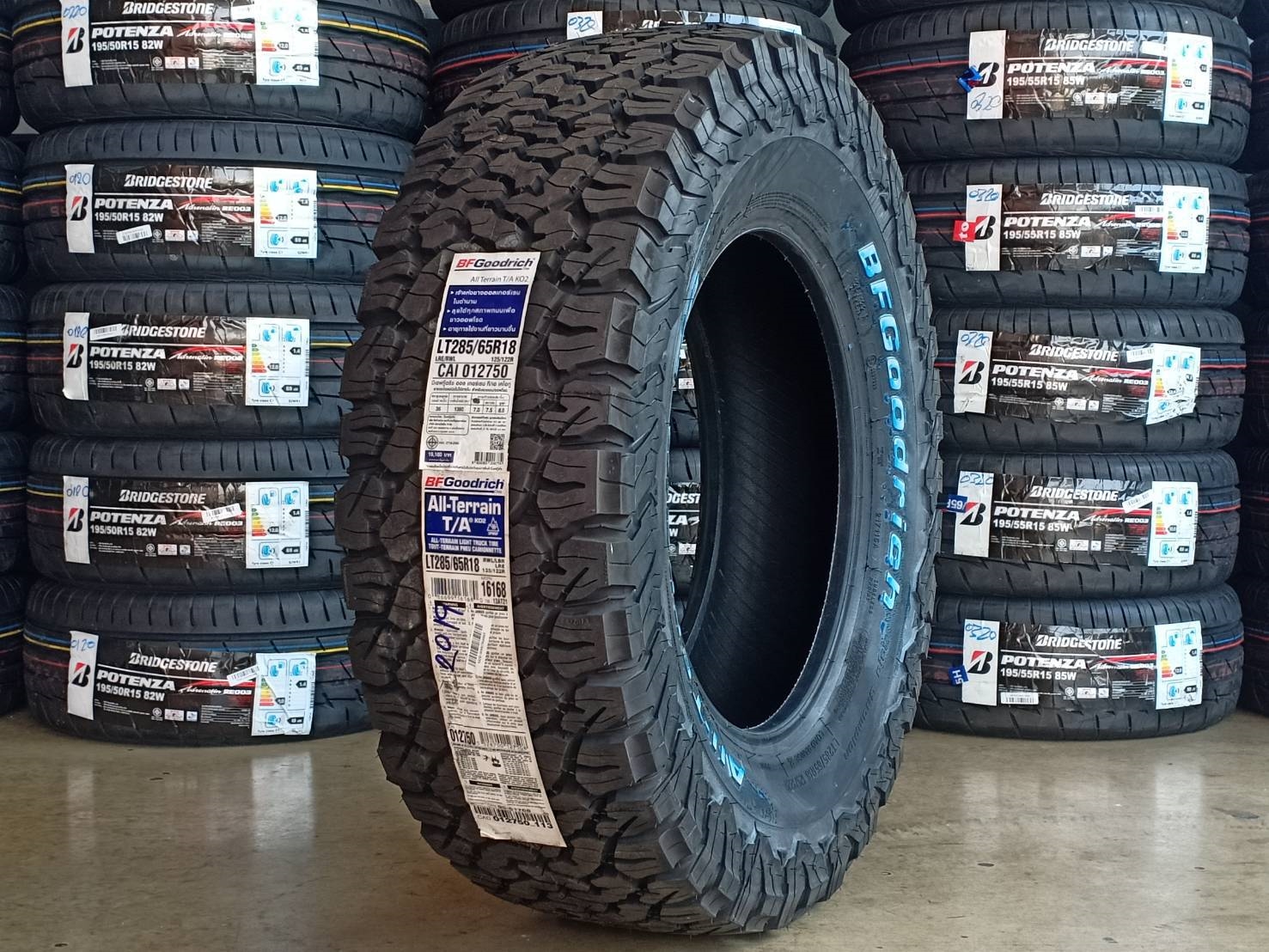 BF-GOODRICH 285/65R18 ALL TERRAIN T/A KO2 125/122R 10PR (ตัวหนังสือขาว) MADE IN U.S.A.