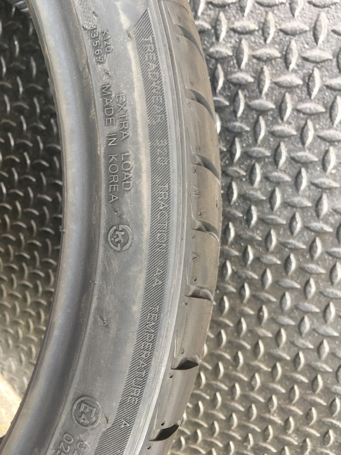 HANKOOK V12 EVO-2 245-35-20 เส้น 5800 ปกติ 7500 ปี17