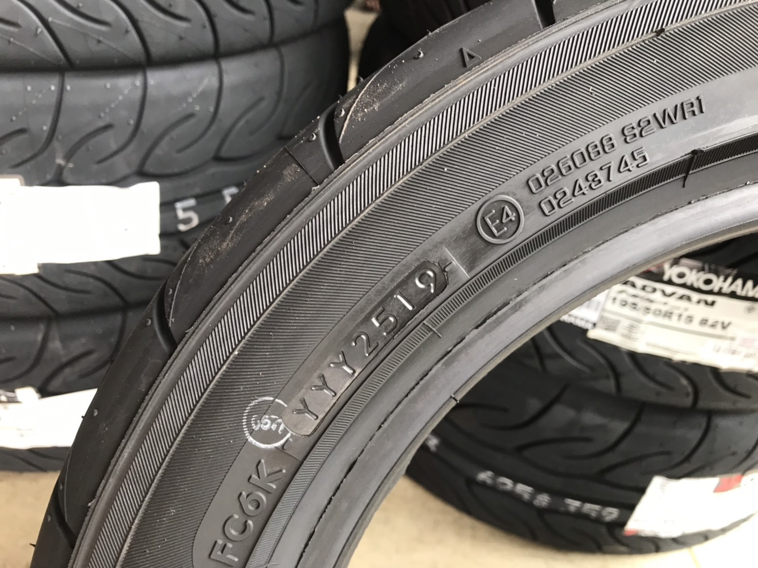 ยางเข้าใหม่ ลดราคา YOKOHAMA AD08 195/50R15 82V Y19
