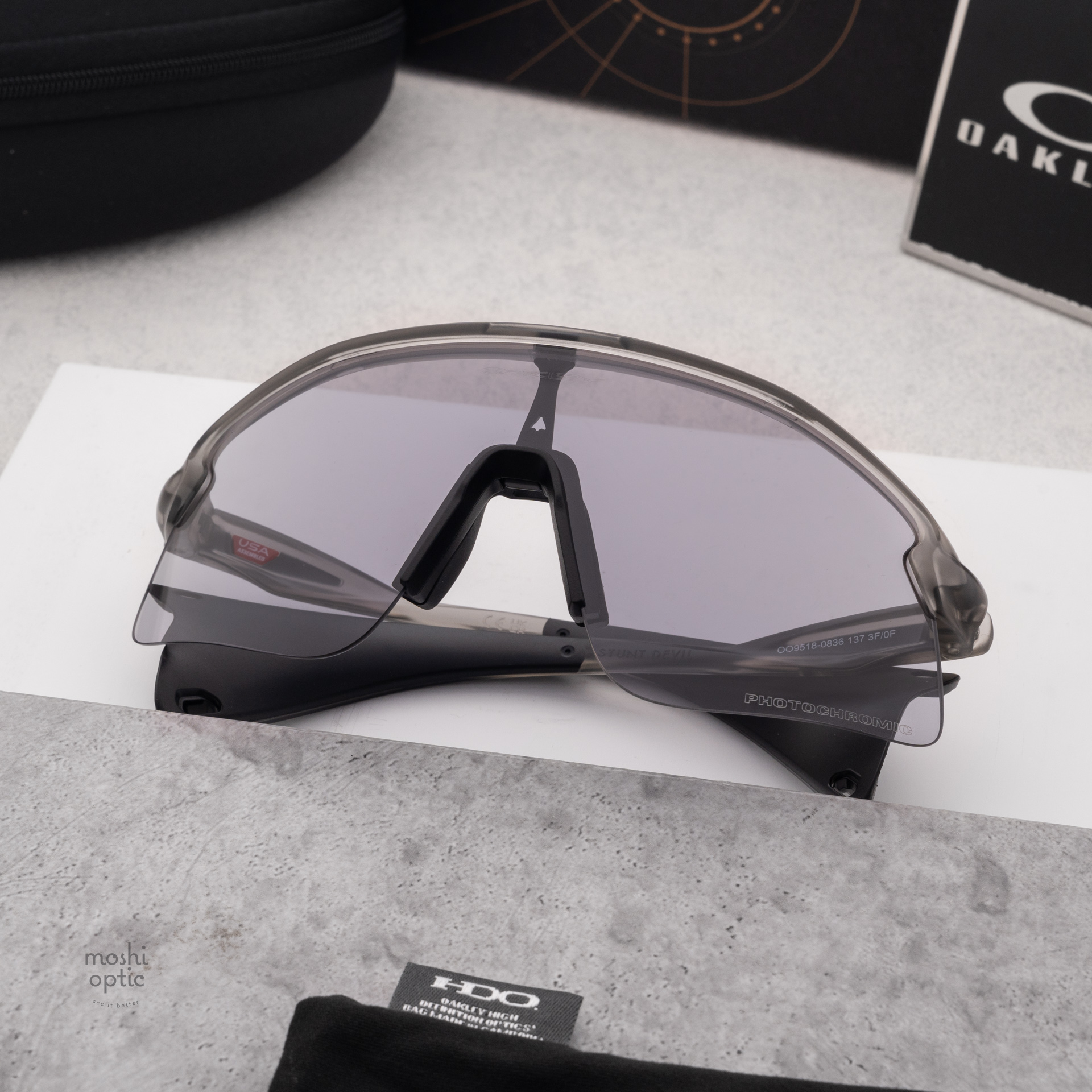OAKLEY STUNT DEVIL S OO9518-08 Matte Grey Ink Clear to Black Iridium Photochromic