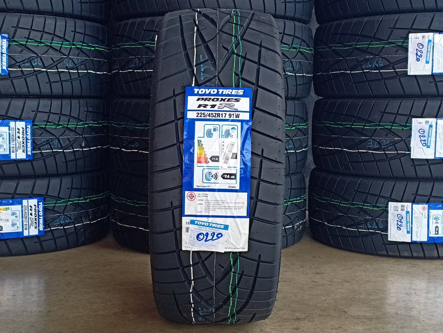 TOYO PROXES R1R 225/45ZR17 ปี20