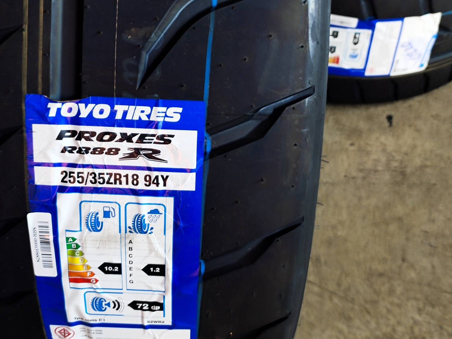 TOYO PROXES R888R 255/35ZR18