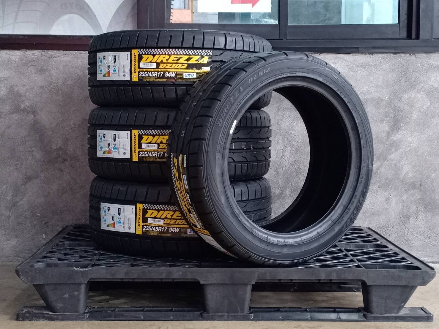 DUNLOP 235/45R17 DIREZZA DZ102 94W MADE IN THAILAND