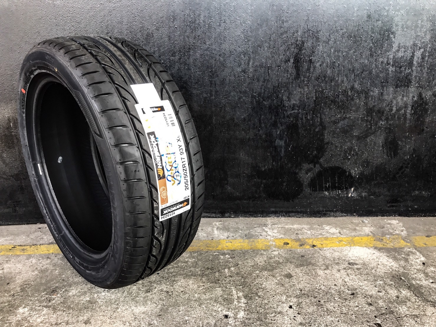 HANKOOK V12 EVO-2 205-50-17 เส้น 2500 ปี 17 ปกติ 3500