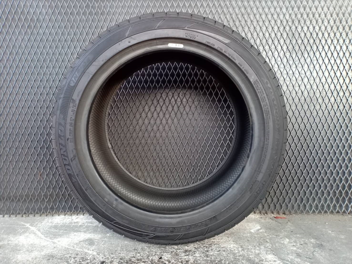 DUNLOP SPMAXX050 PLUS 255/45-18 เส้นละ 5500 ปกติ 9000