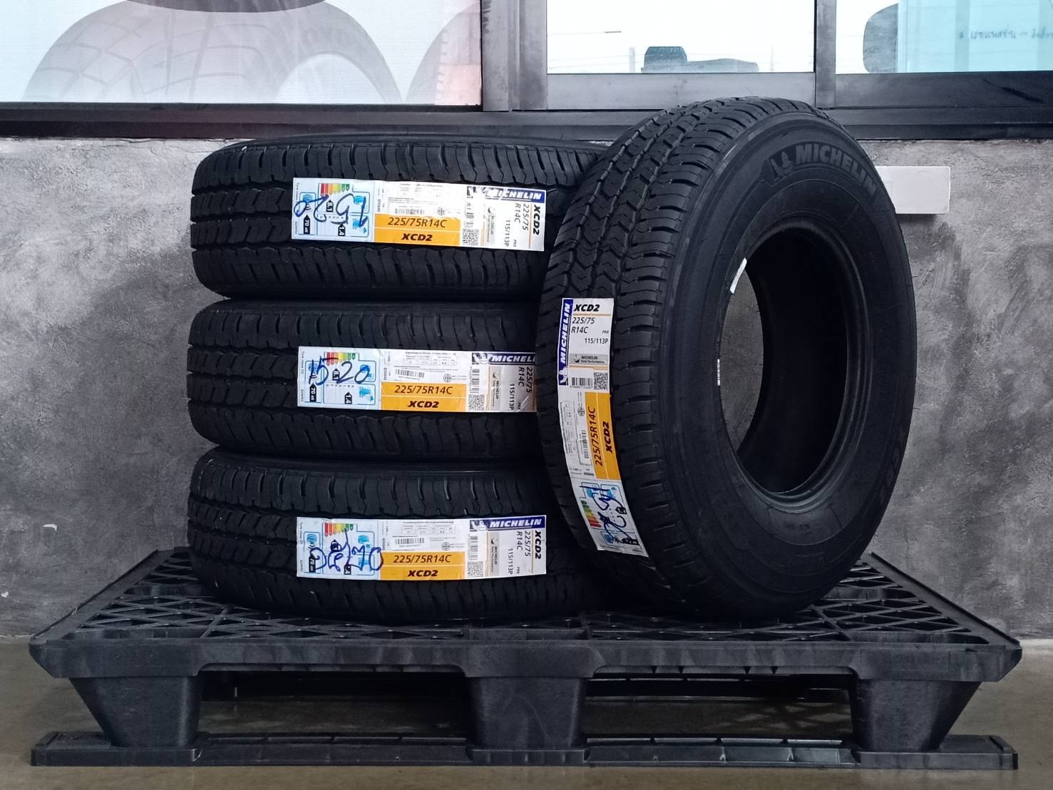 MICHELIN 225/75R14 XCD2 115/113P 8PR MADE IN THAILAND