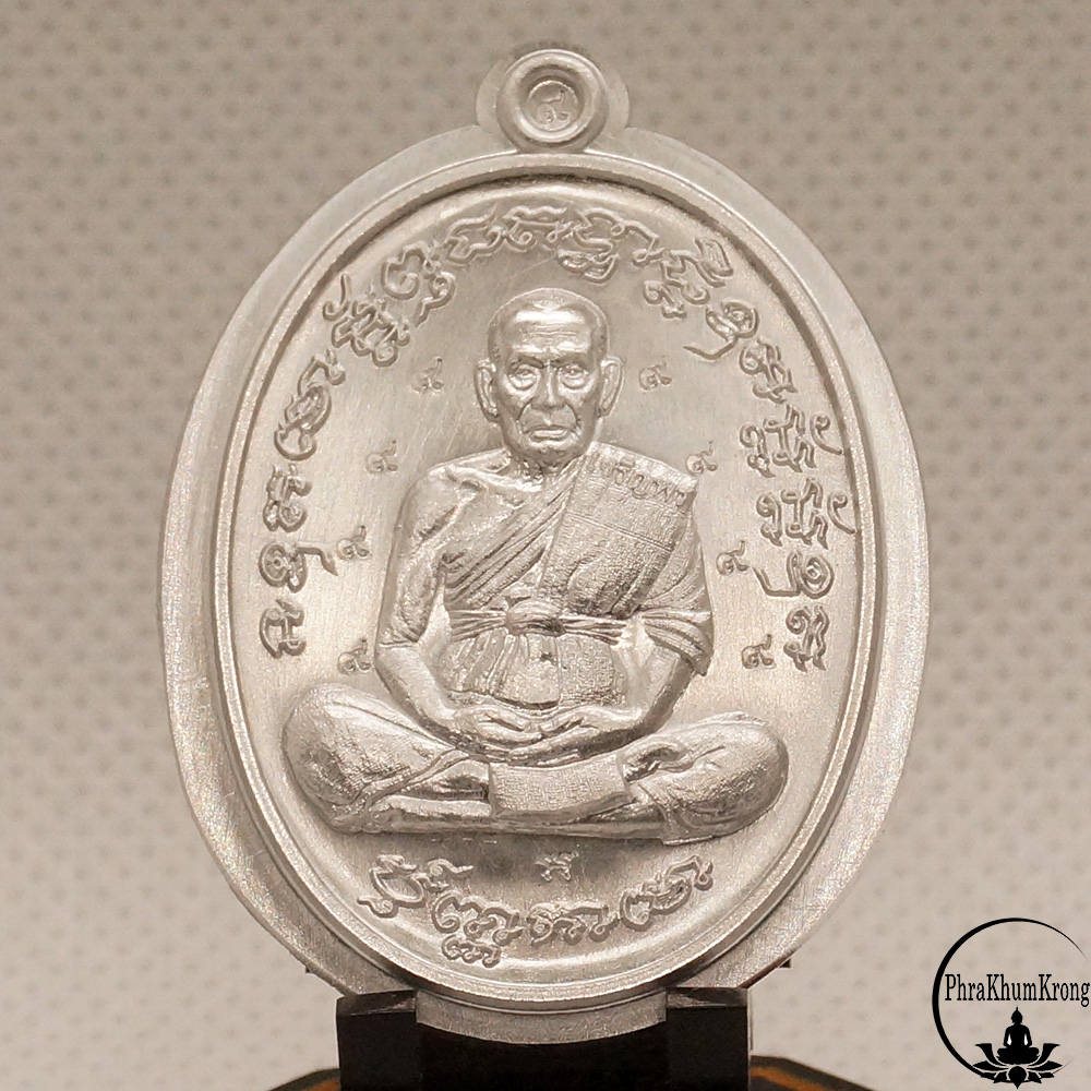 เหรียญรูปไข่ เต็มองค์ รุ่นเจริญพรกลาง หลวงพ่อพัฒน์ ปุญญกาโม วัดห้วยด้วน จ.นครสวรรค์ เนื้อปีกเครื่องบิน ไม่ตัดปีก ๙ รอบ