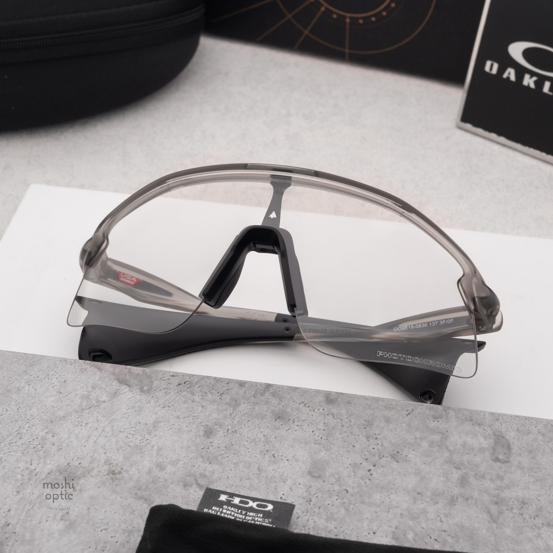 OAKLEY STUNT DEVIL S OO9518-08 Matte Grey Ink Clear to Black Iridium Photochromic