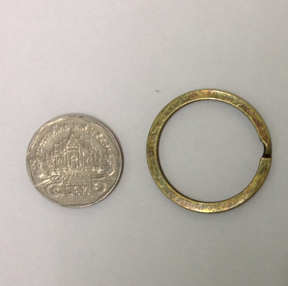 พวงกุญแจ1นิ้ว เหลืองดำ