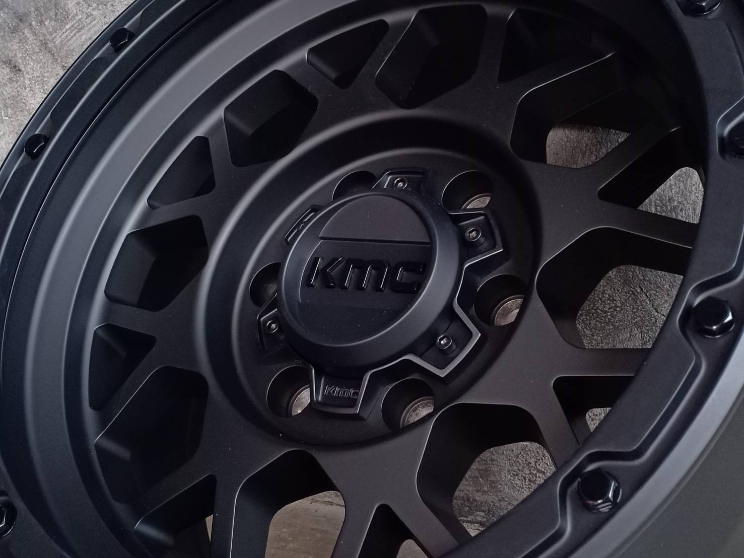 KM535 16X8 6X139.7 -6 106.25 M-BLKต้องการส่วนลดราคาพิเศษ กรุณาสอบถาม