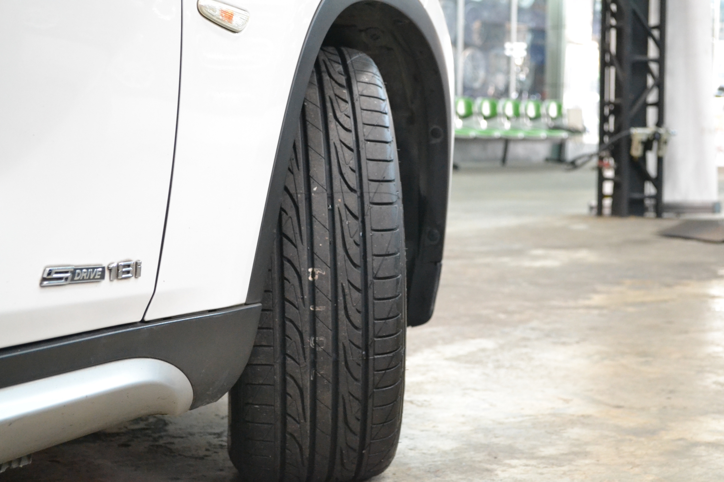 ยางใหม่ DUNLOP LM704 225/50-17 โปรโมชั่น ซื้อ2แถม2