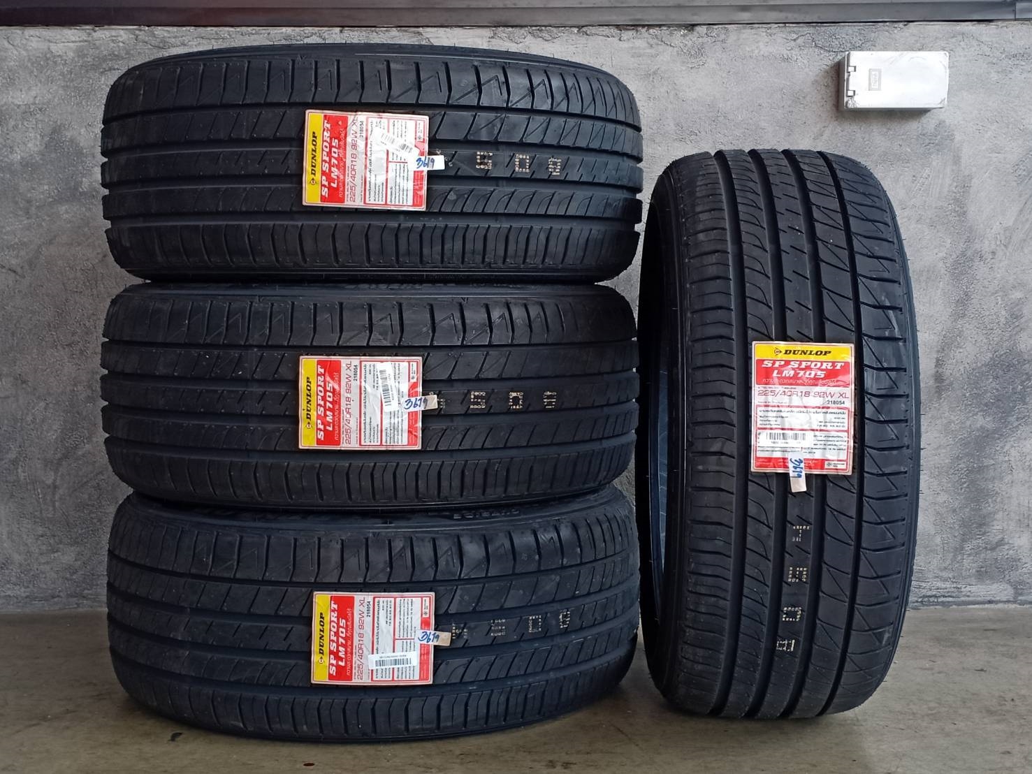 ยาง DUNLOP SP SPORT LM705 225/40R18 ปี19 สัปดาปรายปี