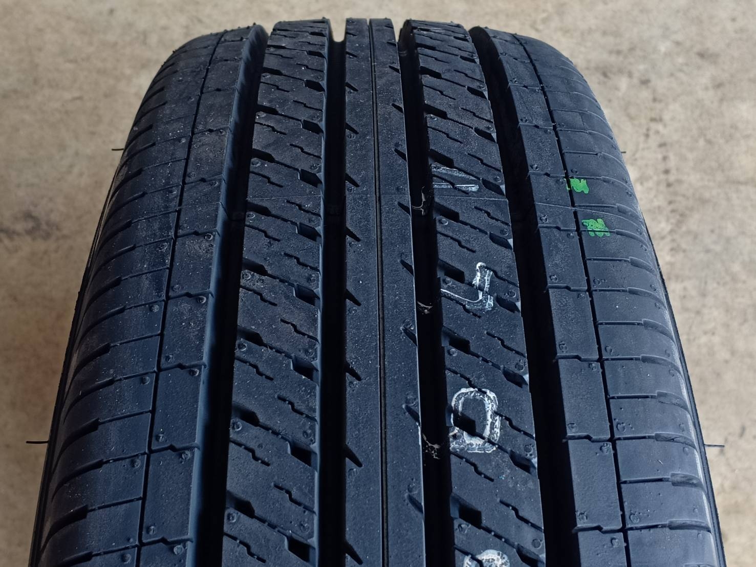 DUNLOP 195R14 SP LT37 ต้องการส่วนลดราคาพิเศษ กรุณาสอบถาม