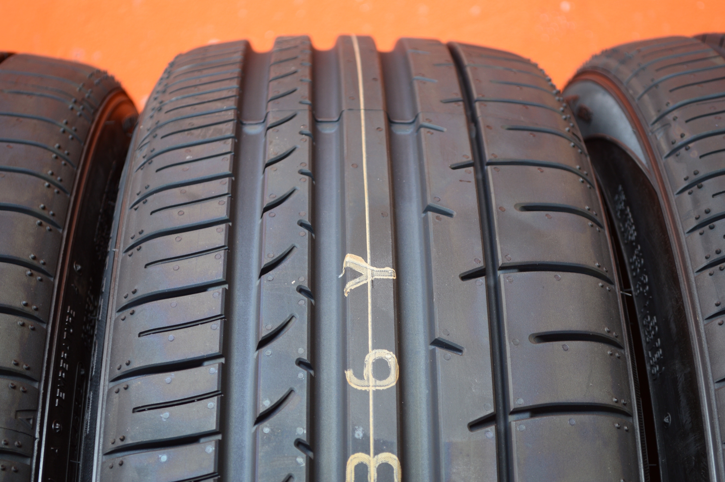 DUNLOP SP SPORT MAXX050+ 205-45R18 ขาย 4,500 ปกติ 8500