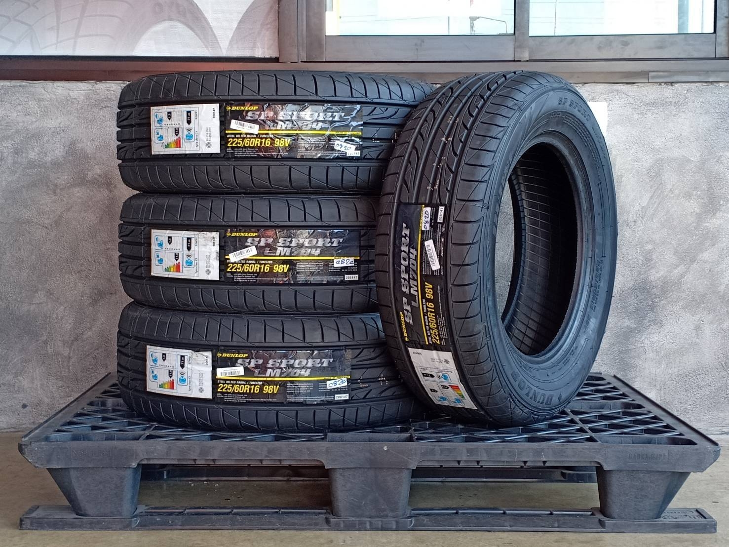 DUNLOP 225/60R16 SP SPORT LM704ต้องการส่วนลดราคาพิเศษ กรุณาสอบถาม