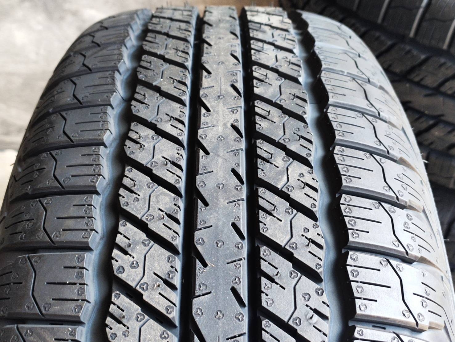 GOODYEAR 235/70R15 WRANGLER TRIPLEMAX 103H MADE IN THAILAND