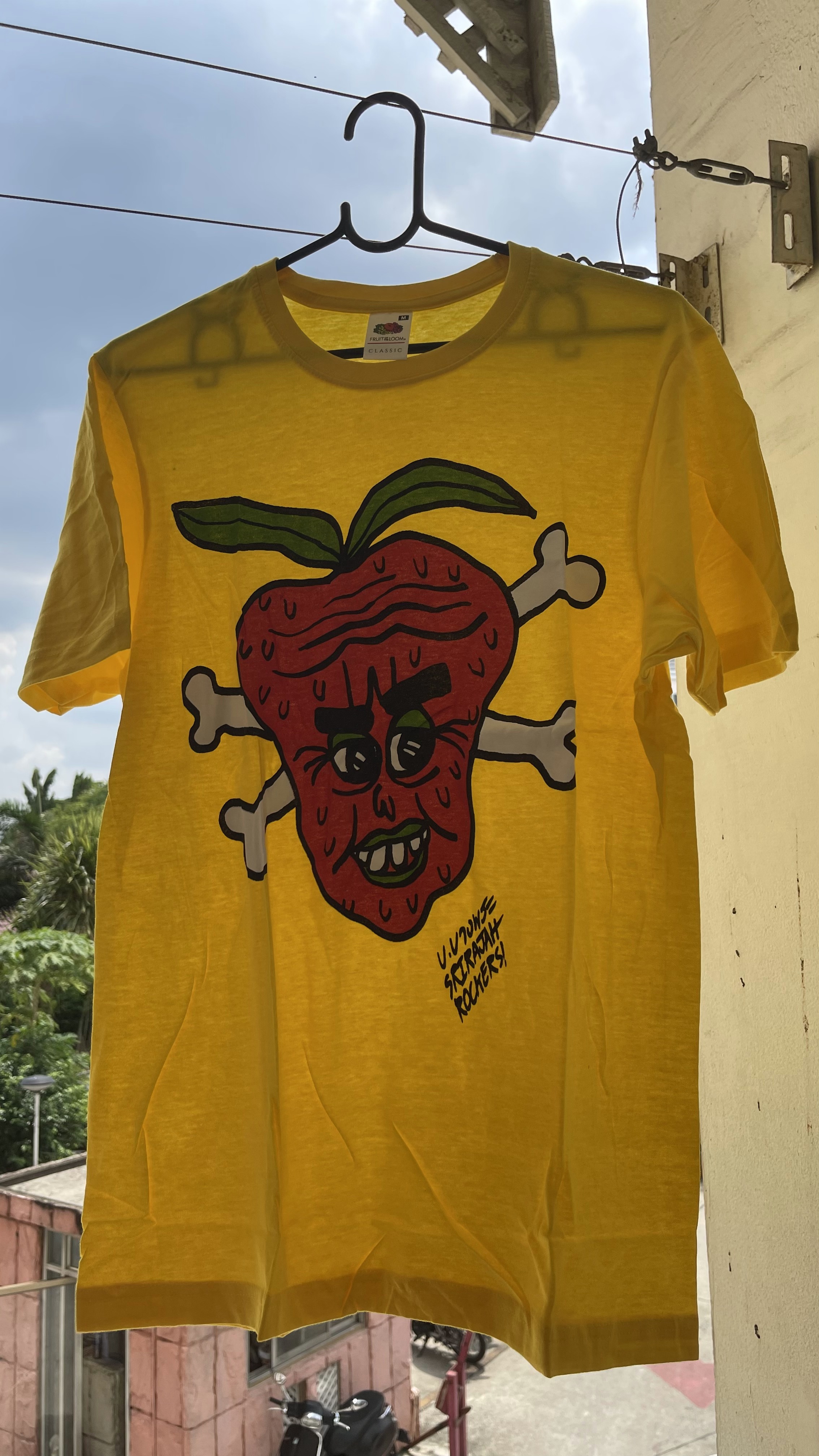 SRJ-T-003-STRAWBERRY_T-SHIRT - อย่า...รู้อยู่ดี