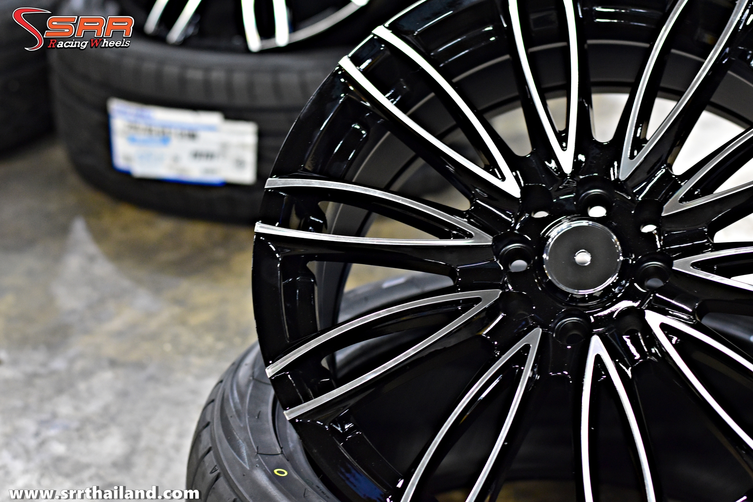 ล้อมาใหม่ ใส่เก๋ง VIP STATUS ขอบ17 ราคาถูก