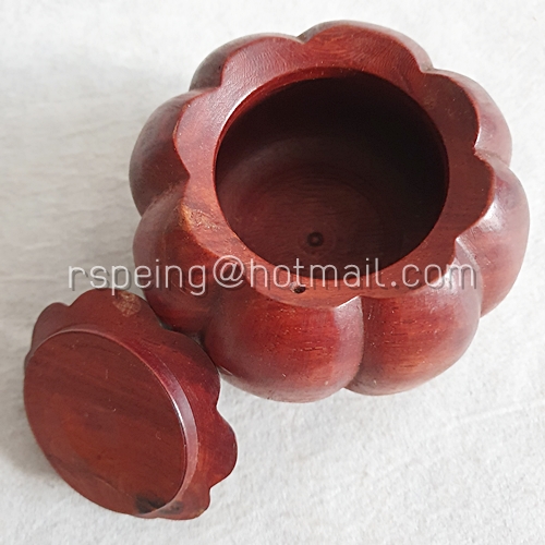 กระปุกฟักทองไม้แดง